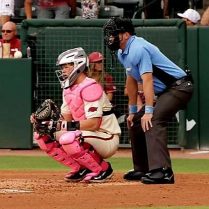 Arkansas pulls off stunning Mother’s Day rally to take series from Mississippi State