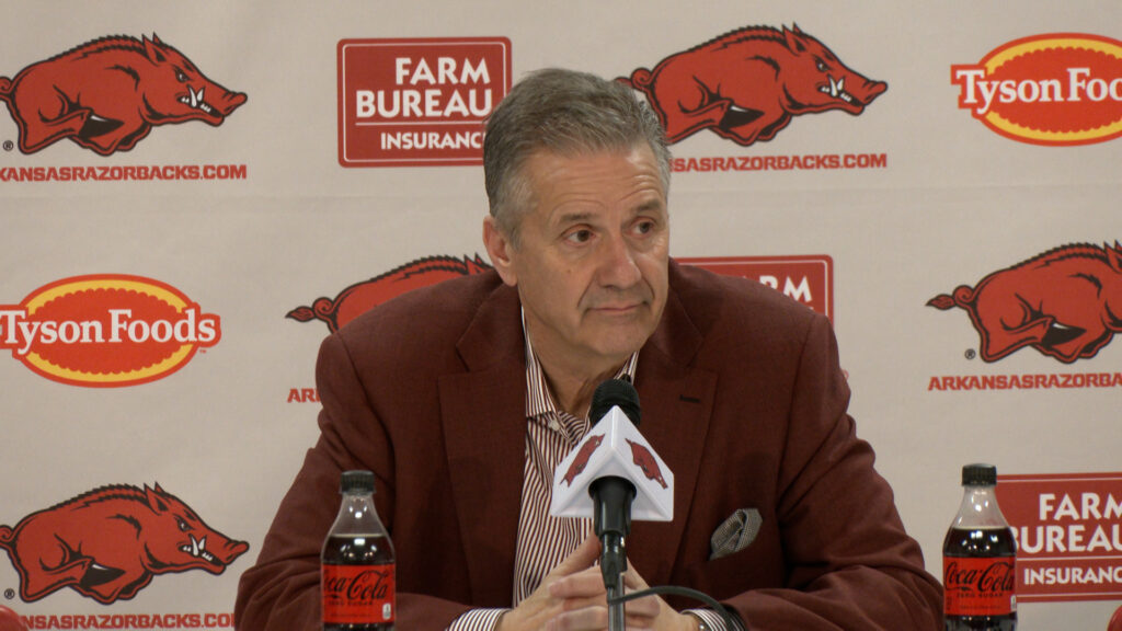 Arkansas clipped by Oklahoma at home, 65-62, on Saturday as Hogs on path for second consecutive season as SEC bottom-feeder