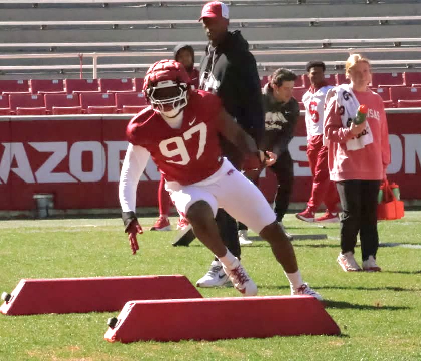 Arkansas’ defense has some players showing improvement