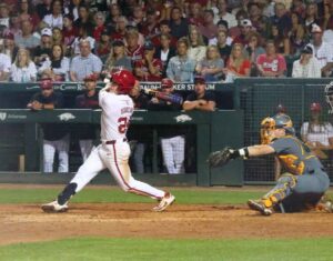 Tennessee takes opener over Hogs 10-7