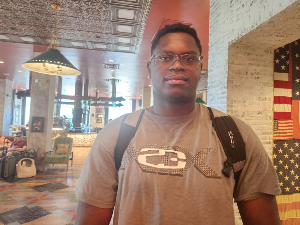 Talented O-lineman Ben Mubenga favoring pair