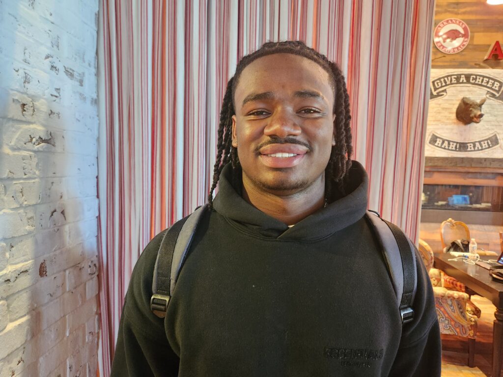 Caleb Gordon eyeing Hogs to play linebacker