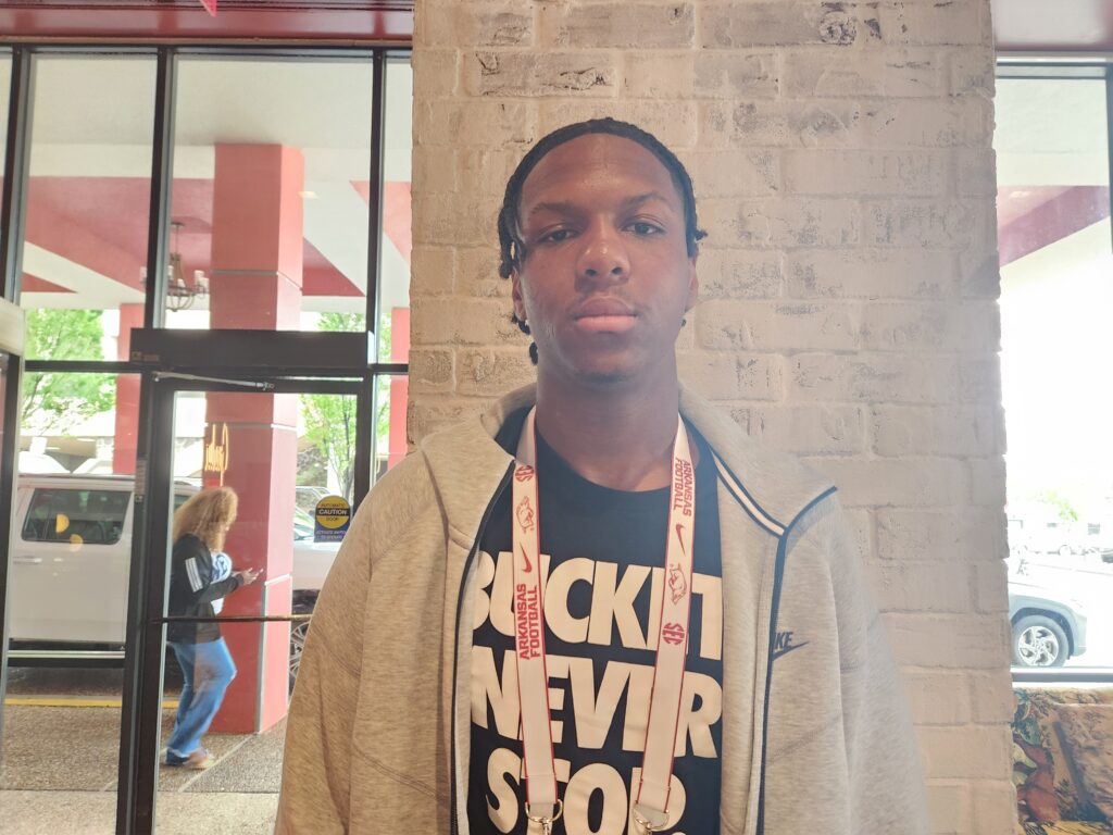 Edge Jordan Harris moves Hogs up on list of schools