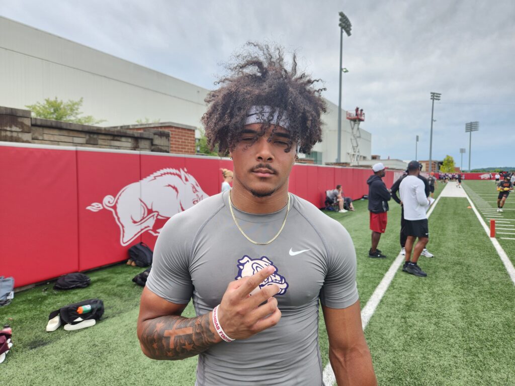 Kyndrick Williams staying home to play for Hogs, enjoys visit