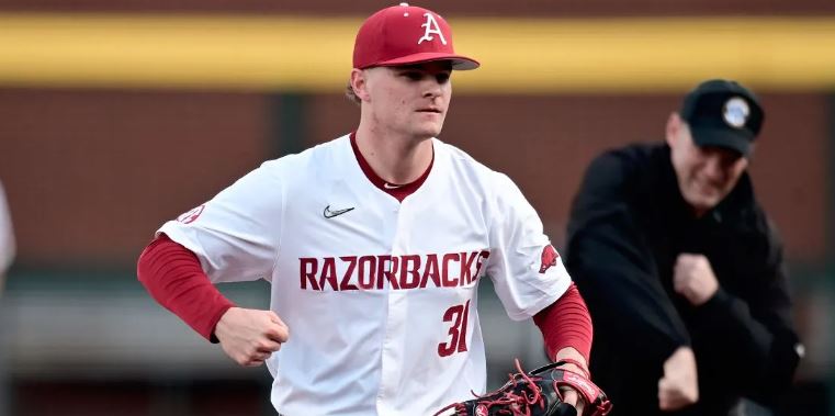 Diamond Hogs Carter and Maxwell sign MLB free agent contracts